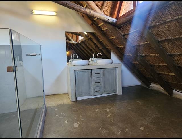 5 BEDROOM TOWNHOUSE FOR SALE IN CASHAN